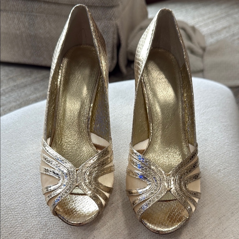 Gold Shiny Crackled Leather Heels with Beautiful Style
